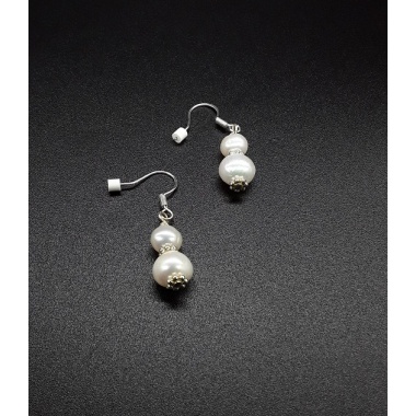The Silver Pearl Earrings 