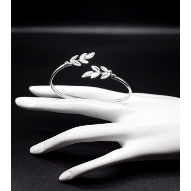 The Daphne's Laurel Leaf Cuff Bracelet made of 100% pure and solid 925 Silver 