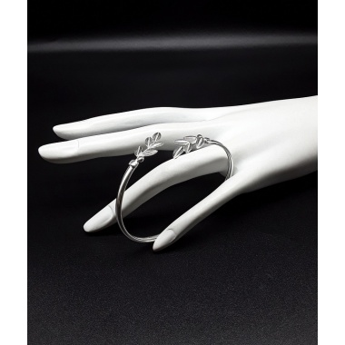 The Daphne's Laurel Leaf Cuff Bracelet made of 100% pure and solid 925 Silver 